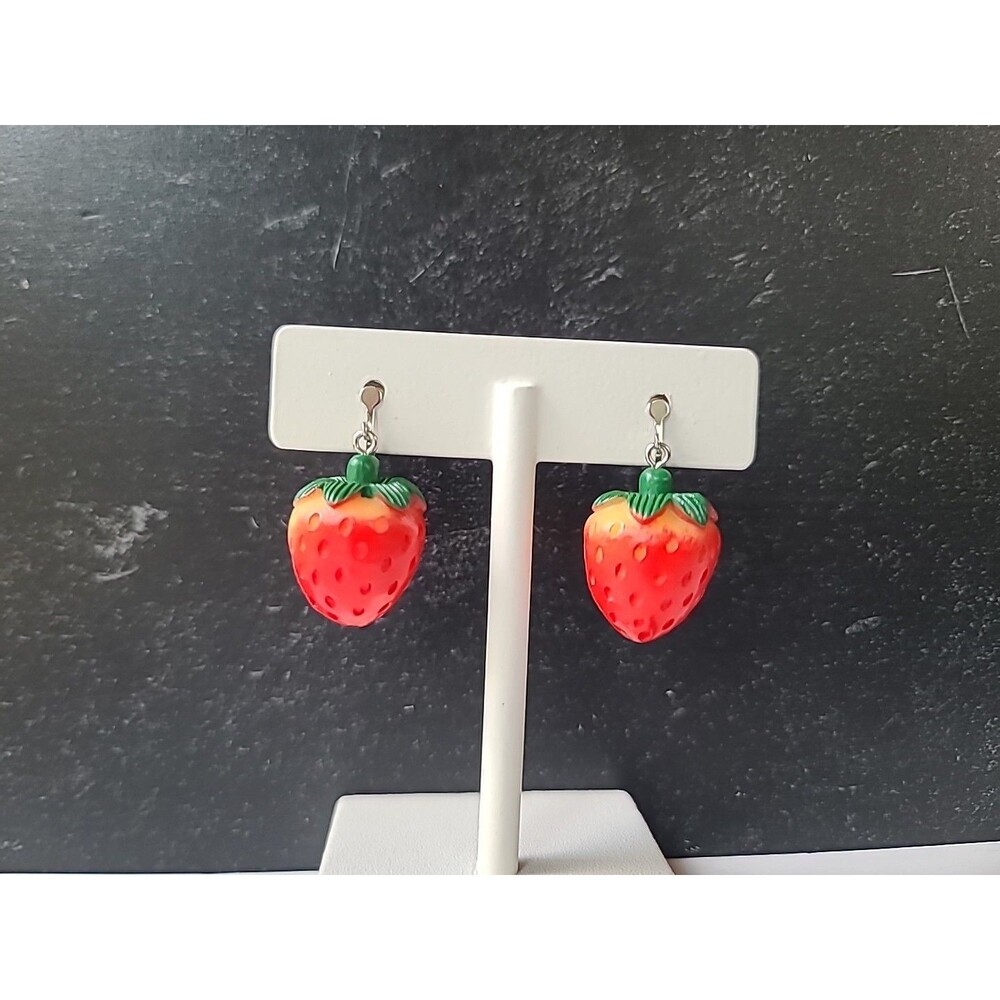 Strawberry Shaped Plastic Dangling Clip-on Earrings Vintage Costume Jewelry
